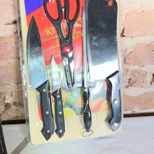 Lote siguiente: Set de Cocina: Tabla de Madera, Cuchillos, Tijera y Hacha