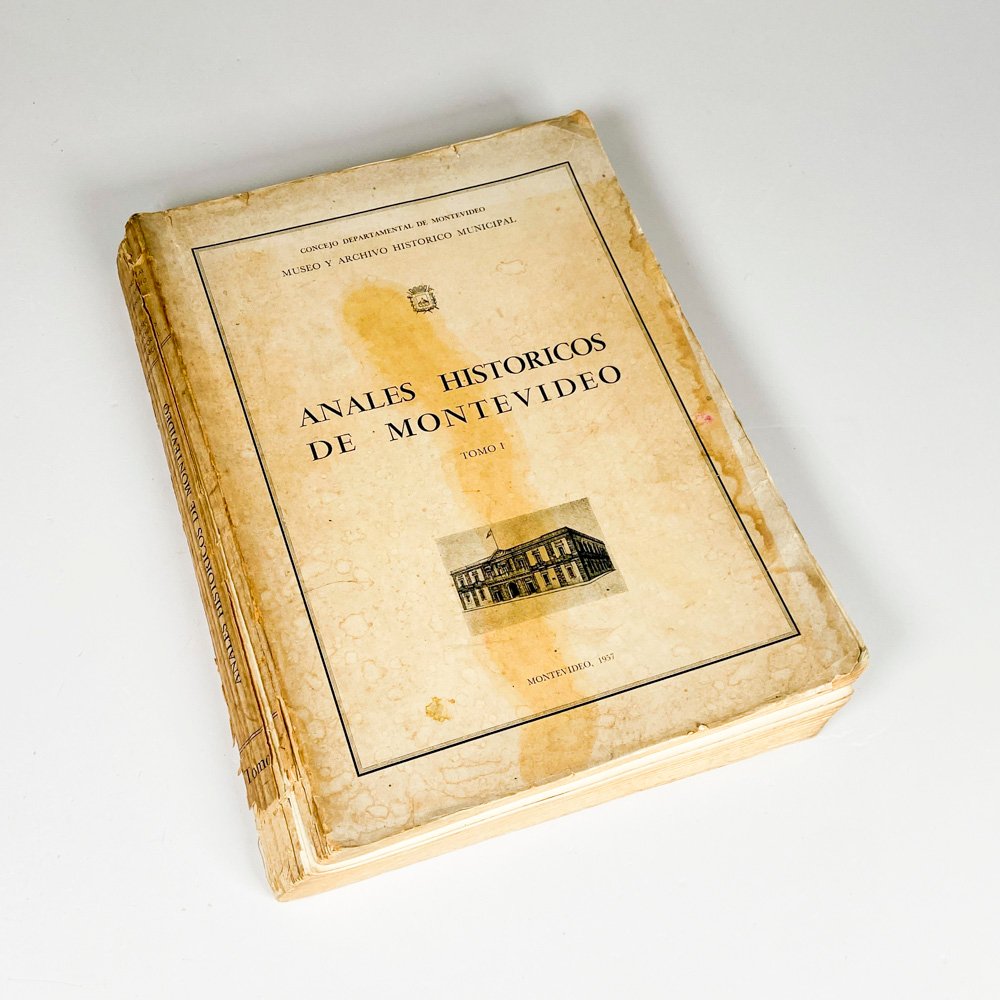 Lote siguiente: Libro anales históricos de Montevideo tomo 1, 1957