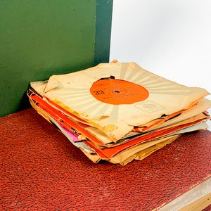 Lote de Dos Álbumes con Discos de Pasta y Simples Vintage - imagen 2