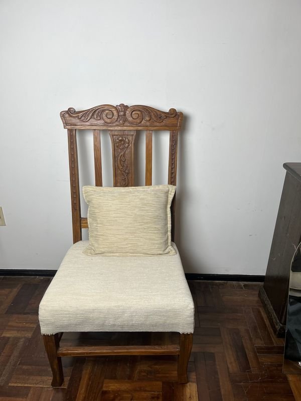Silla Baja de Madera con Almohadón - imagen 3