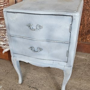 Lote anterior: Mesa de luz antigua