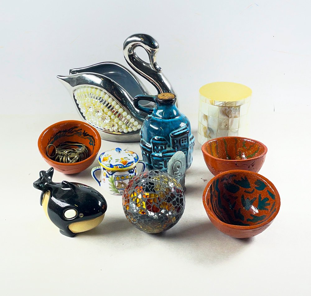 Lote de Adornos Decorativos: Cisne Plateado, Botella Azul, Mosaico y Más