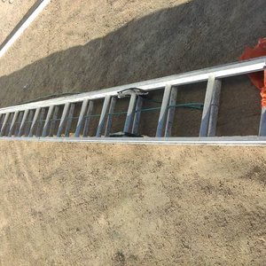 Lote siguiente: Escalera de Aluminio Plegable