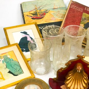 Lote Variado: Libros, Vasos, Cuadros Miniatura y Adornos Vintage - imagen 4