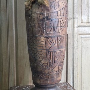 Ánfora de Cerámica Artesanal con Diseños Marítimos y Nombres - imagen 2