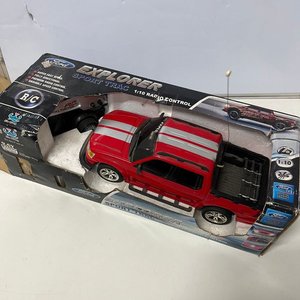 Camioneta a Radio Control Ford Explorer Sport Trac 1:10 - imagen 3