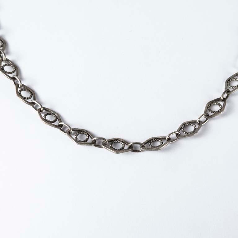 Lote anterior: Cadena de plata larga y elegante