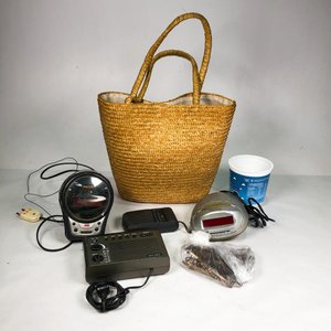 Lote siguiente: Lote de Radios Portátiles, Despertador Digital y Bolso de Mimbre