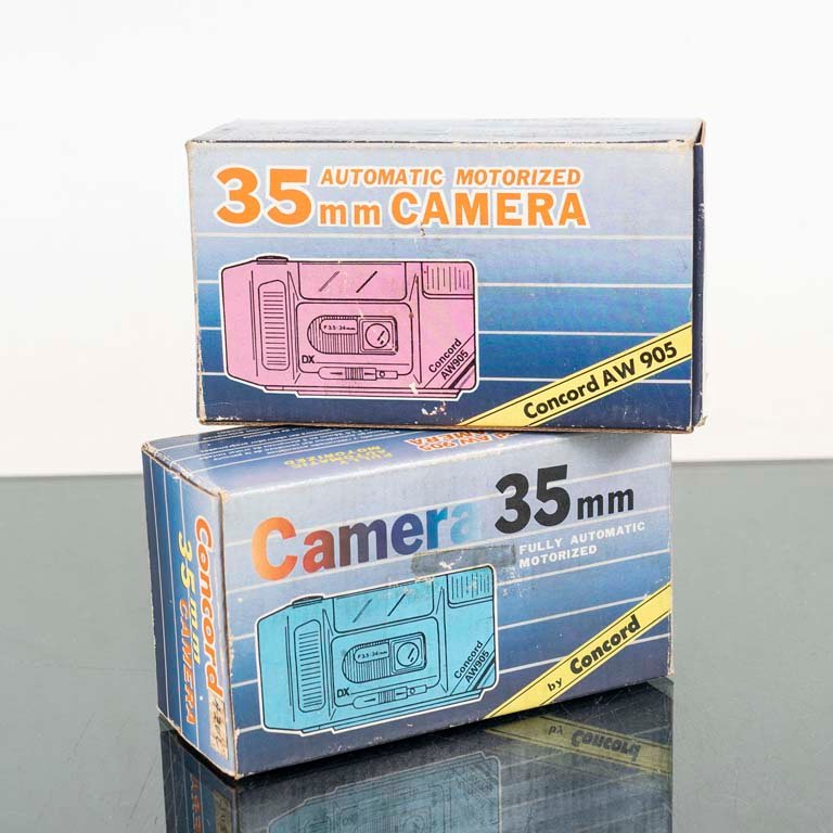Lote siguiente: Dos cámaras de 35mm en caja para la venta