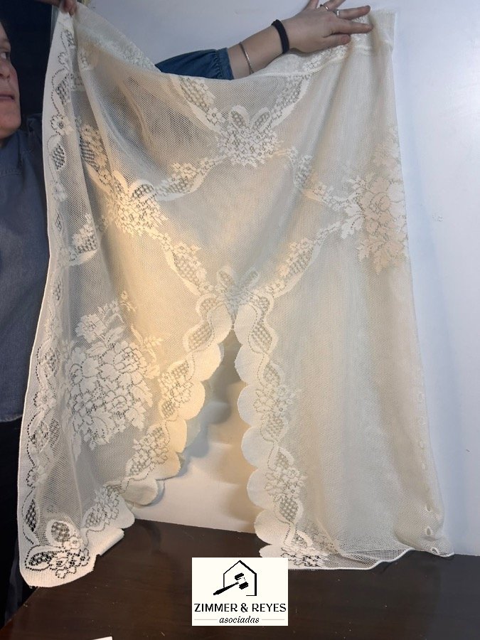 Cortina de Encaje Blanco Vintage con Diseño Floral