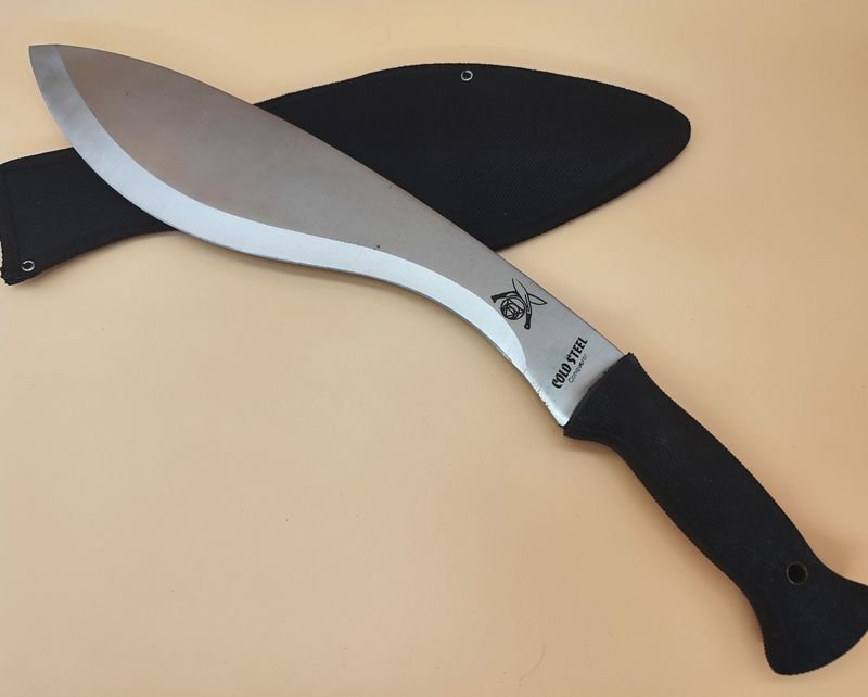 Lote siguiente: Cuchillo estilo kukri de Cold Steel, largo y afilado