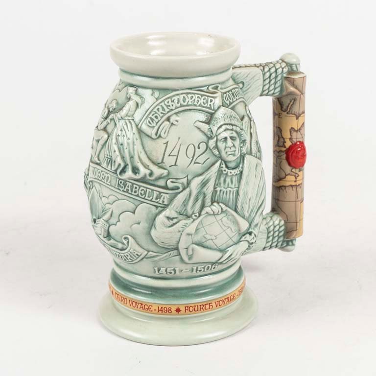 Lote siguiente: Jarra de cerveza de porcelana con relieve colonial