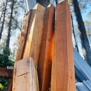 Lote de 10 Postes de Madera para Construcción - imagen 2