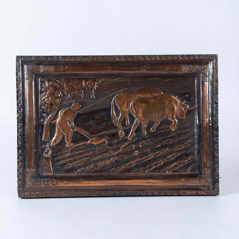 Lote siguiente: Arte de cobre repujado con escena histórica