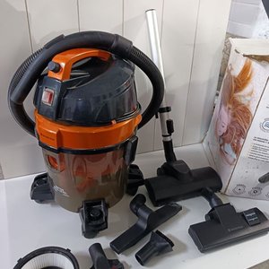 Aspiradora Bennett Read Hydro Vac con Accesorios - imagen 1