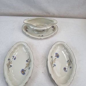 Juego de 3 Piezas de Loza Weimar de Bavaria: Salsera y Bandejas con Detalle Floral y Borde Plateado - imagen 3