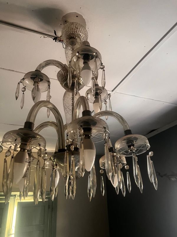 Candelabro en cristal con múltiples brazos y cristales - imagen 4