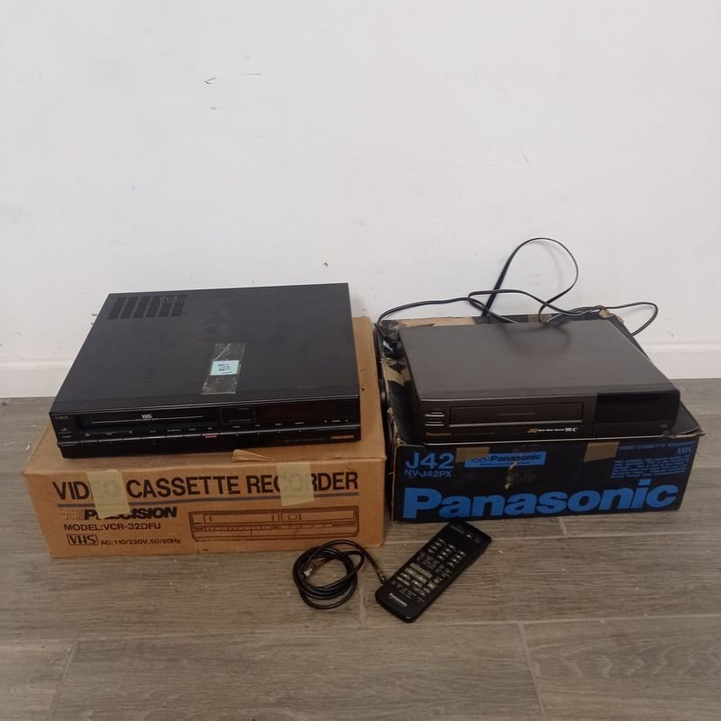 Lote anterior: Dos VCRs y cintas de video en venta