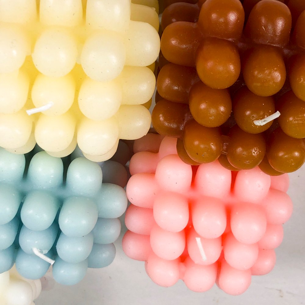 Velas y globos de colores para decoración - imagen 3