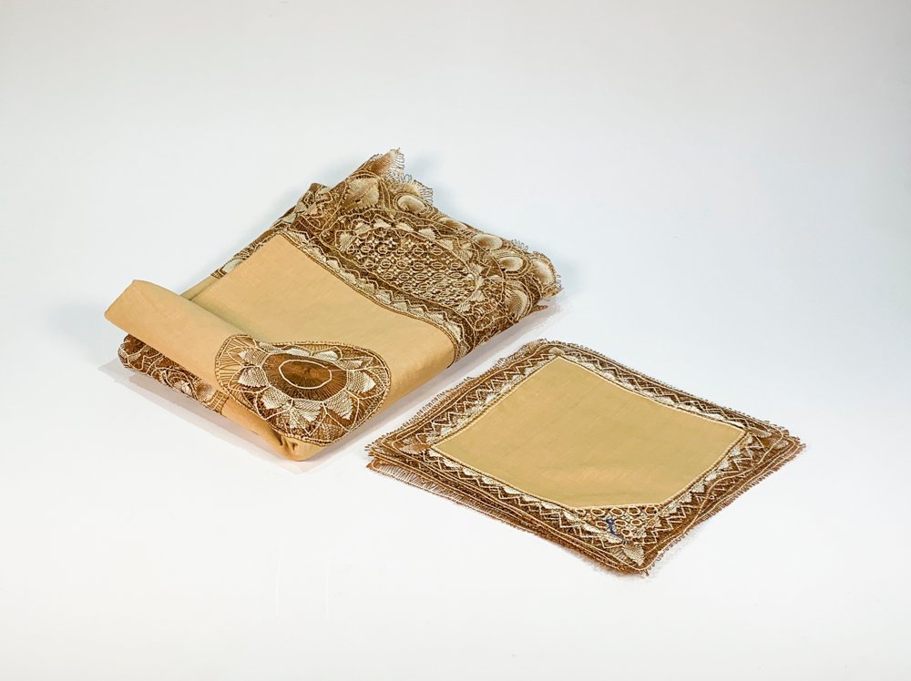 Mantel de Hilo Beige con Calados Florales y 7 Servilletas