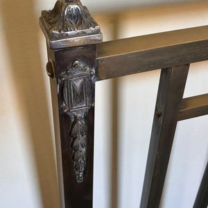 Cama Antigua de Bronce con Detalles Ornamentales - imagen 6