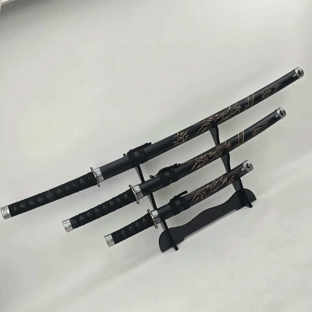 Set de 3 Katanas Decorativas con Dragones Dorados
