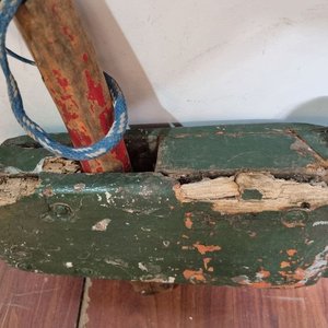 Timón de Madera Rústico Antiguo con Empuñadura Azul - imagen 6