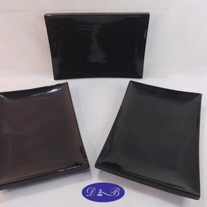 Lote siguiente: Set de 3 Sitiales Negros de Loza