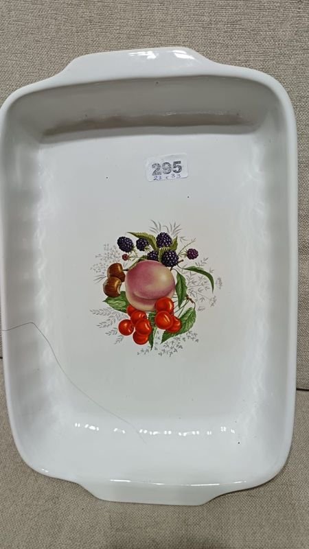 Fuente Rectangular Blanca con Decoración de Frutas