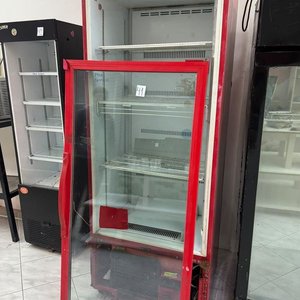 Heladera Exhibidora Roja de 1 Puerta con Estantes - imagen 2