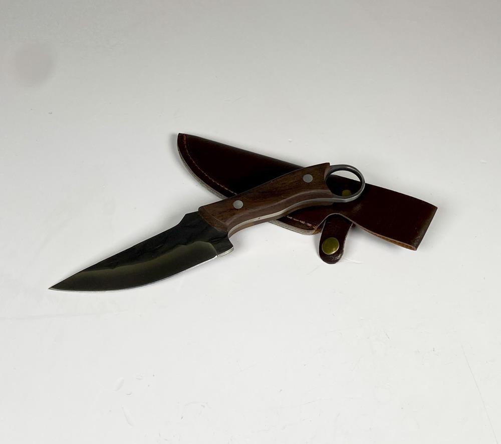 Cuchillo hoja de acero 11 cm, cabo madera con vaina