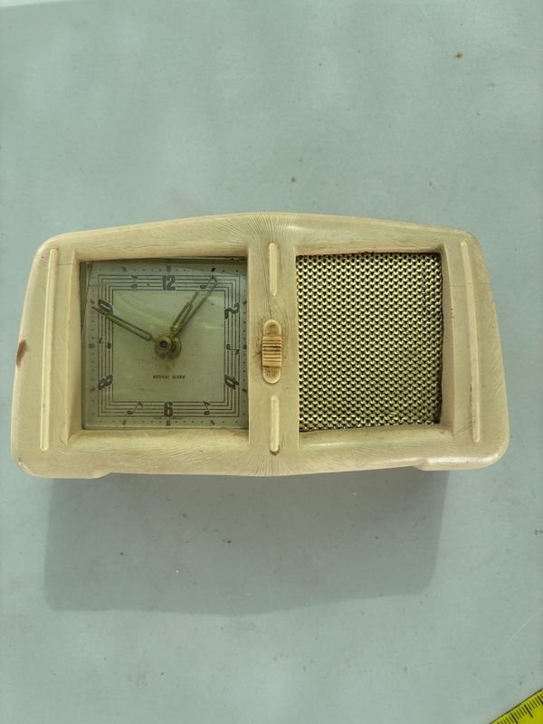 Reloj Musical con Alarma y Radio