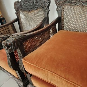 Par de Poltronas Antiguas de Madera Tallada con Esterilla y Tapizado Naranja - imagen 2