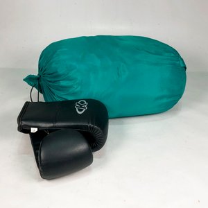 Par de Guantes de Boxeo Negros Talle M y Sobre para Dormir Celeste - imagen 2