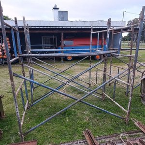 Andamio Doble Metálico con 8 Travesaños y Estructura Reforzada - imagen 2