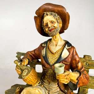 Figura de Anciano Sentado en Banca con Botella y Copa - imagen 2