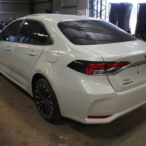 Toyota Corolla Blanco con Daños Frontales - imagen 2