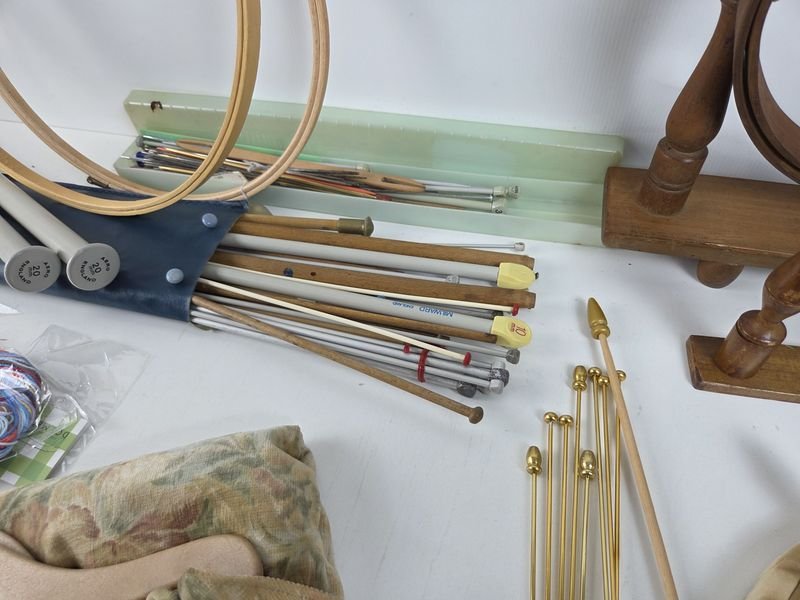 Gran lote de accesorios para costura y tejido - imagen 11