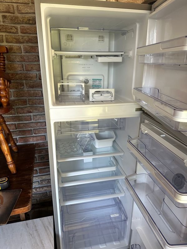 Heladera Electrolux con dispensador de agua (casi nueva) - imagen 9