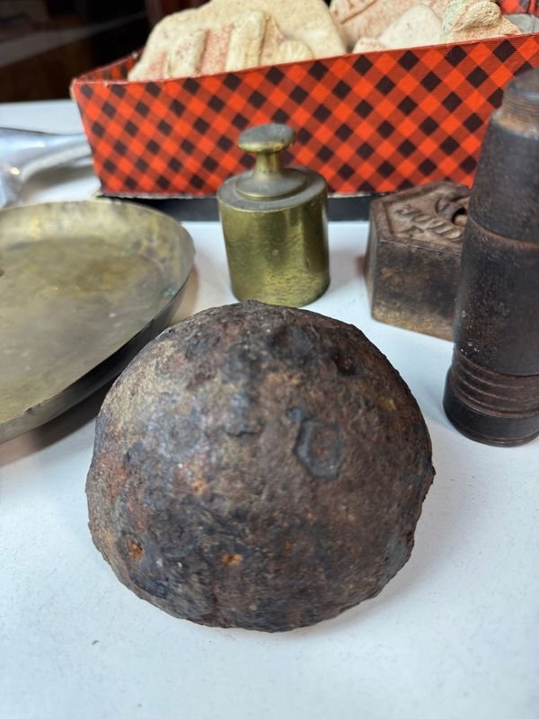 Lote de piedras, pesas y objetos variados - imagen 3