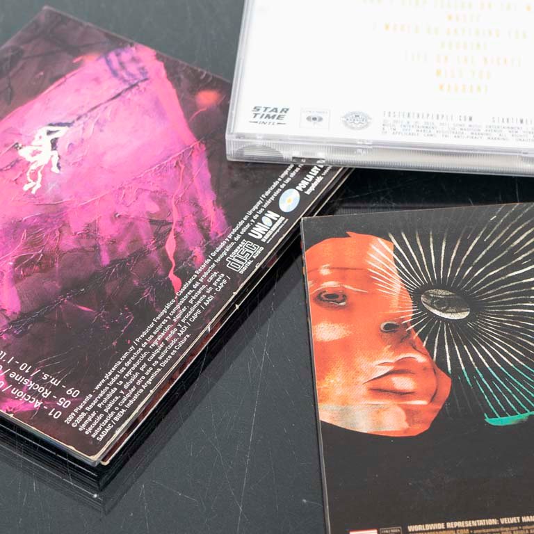 3 CDs de Música: Foster the People, Placenta y System of a Down - imagen 2
