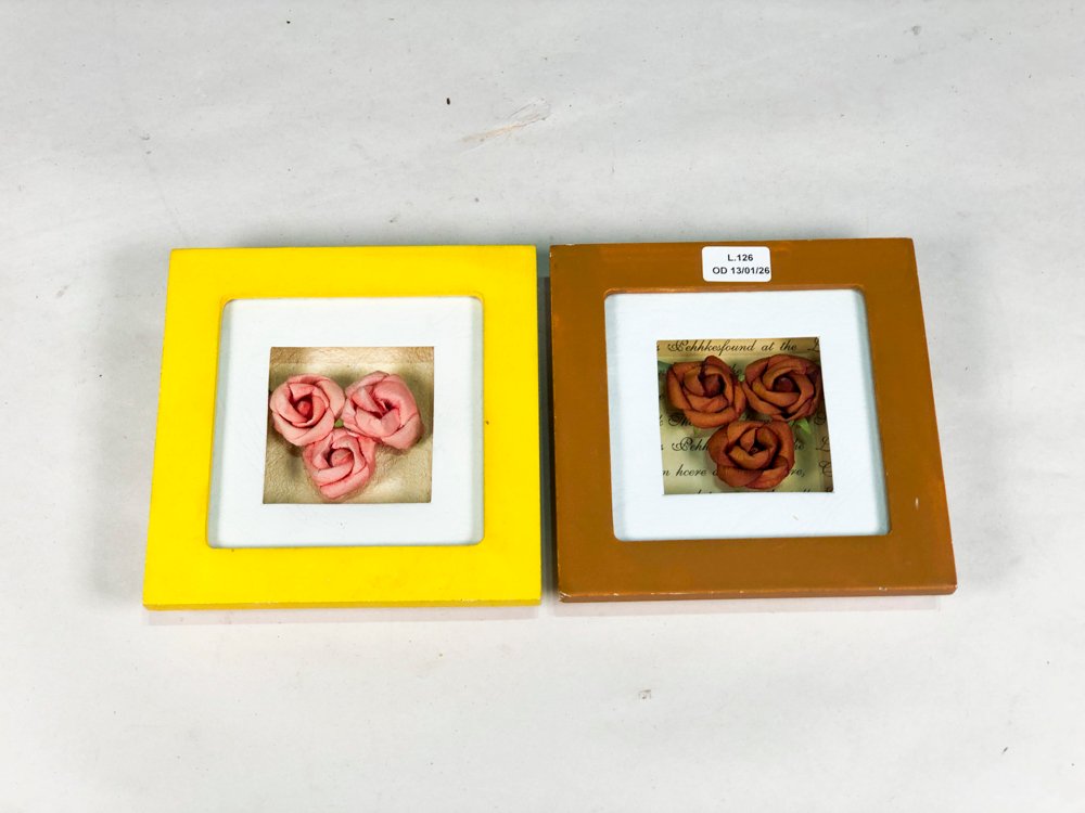 Lote siguiente: Dos cuadros tipo retrato florales de alta calidad