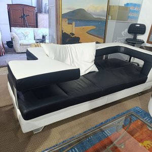 Sofá Italiano de Diseño Formenti Wave Bicolor en Cuero y Aluminio con Mesa Integrada - imagen 4