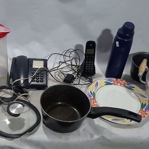 Varios Artículos de Cocina y Hogar: Colador, Ollas, Teléfono Inalámbrico y Más - imagen 1