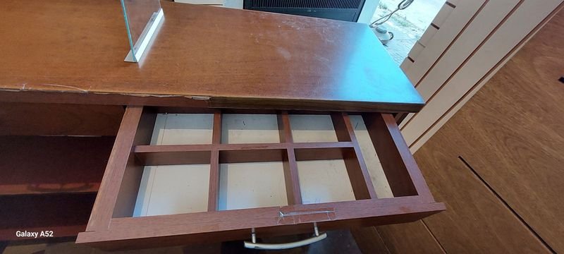 Mostrador en madera de excelente estado - imagen 6