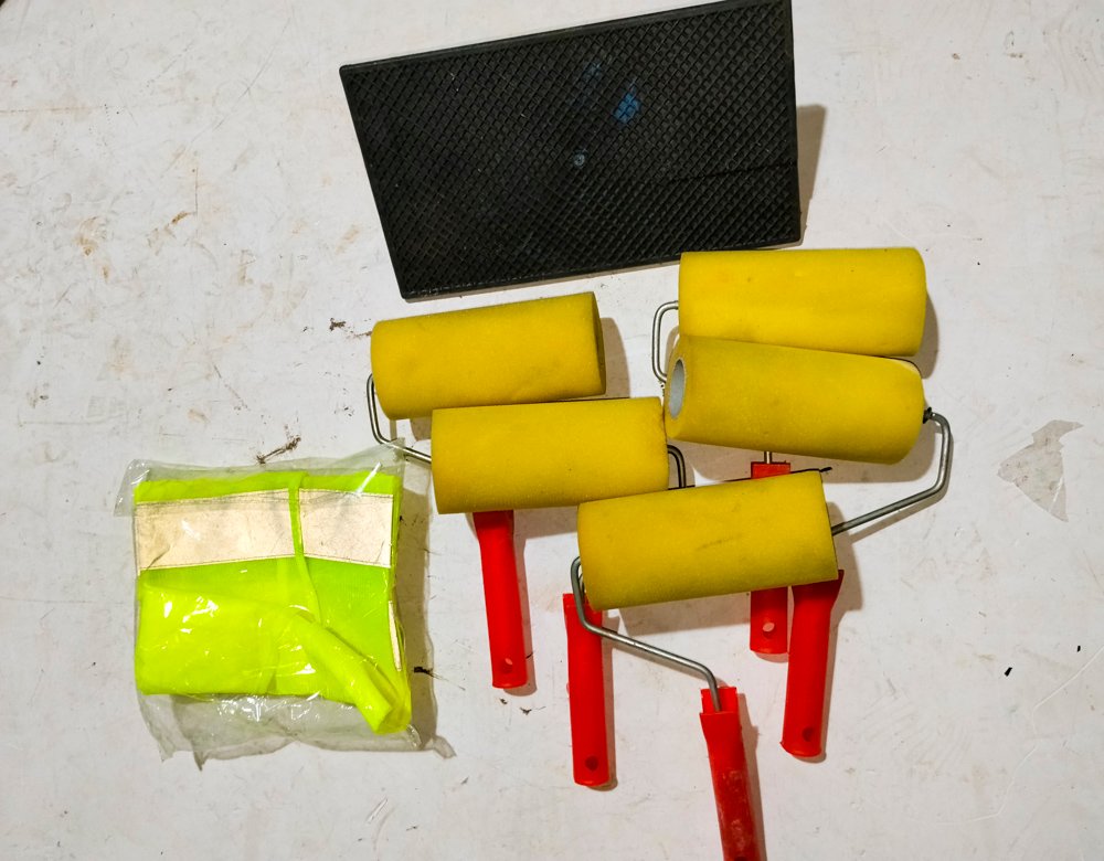 Lote de Rodillos de Pintura y Chaleco Reflectivo