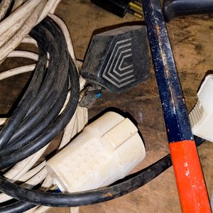 Lote de Herramientas Varias y Extensiones Eléctricas - imagen 3