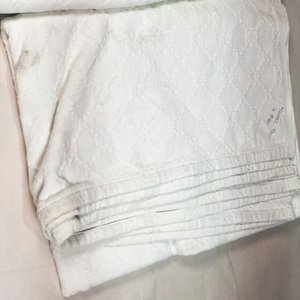 Dos Manteles Blancos de Hilo Bordado Rombos - imagen 2