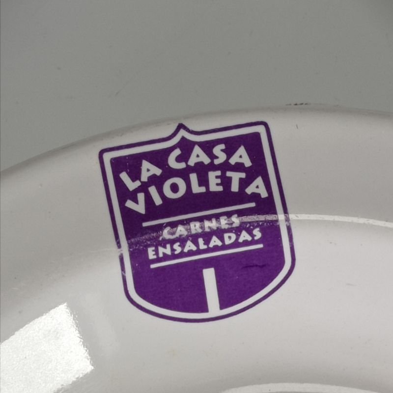 Platos de porcelana Olmos con publicidad de La Casa Violeta - imagen 2