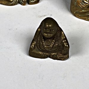 Tres Figuras de Bronce de Budas Pequeños - imagen 4